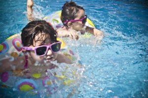 Piscines de Bordeaux : où se baigner et nager dans la cité bordelaise ?